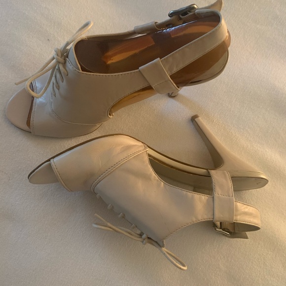 Lady shoes/ new never worn - Picture 3 of 3